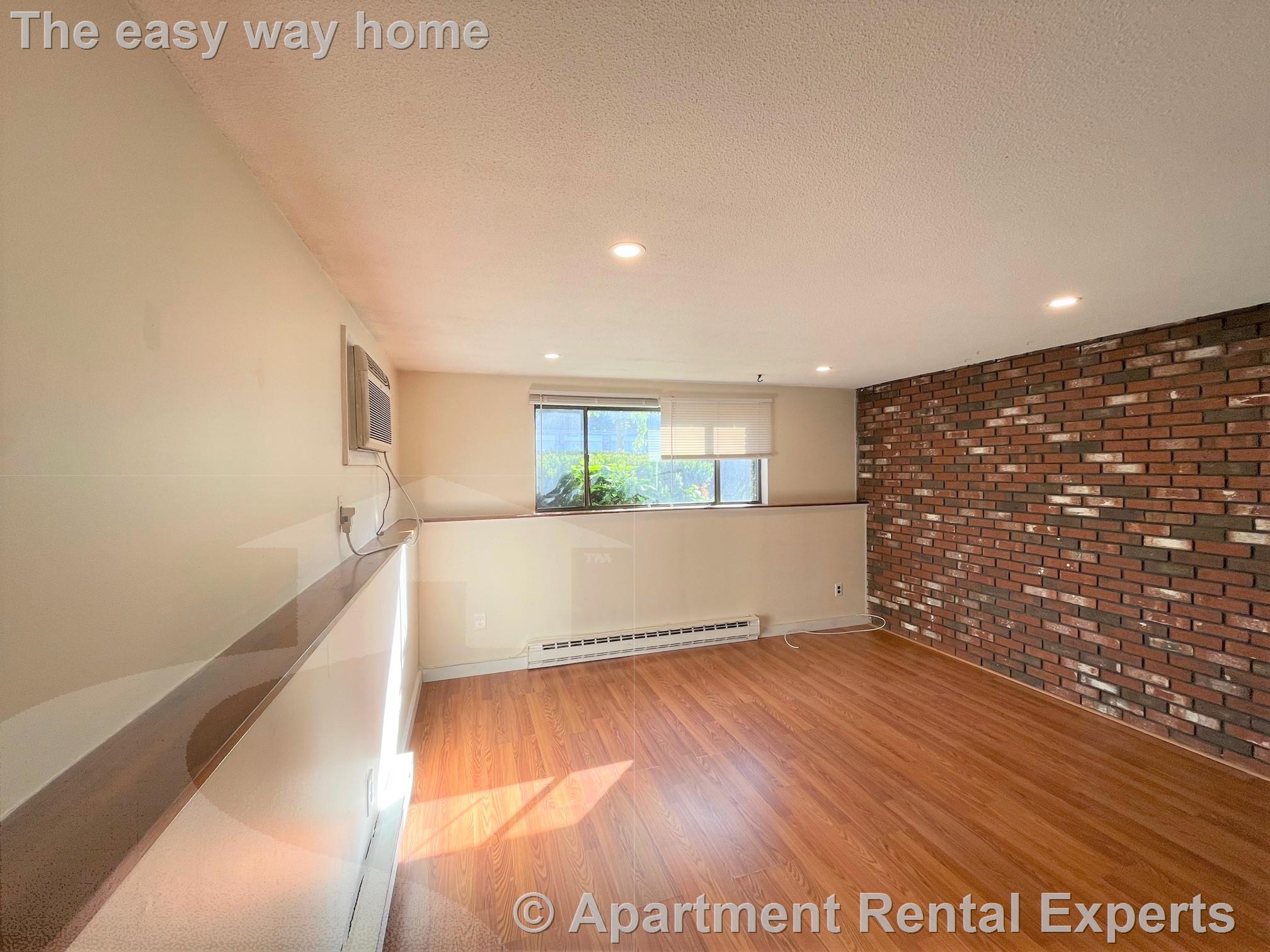 102 Alpine St, Magoun Square