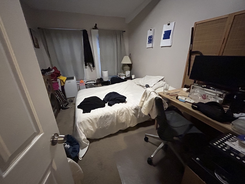 14 Evergreen Sq, Somerville