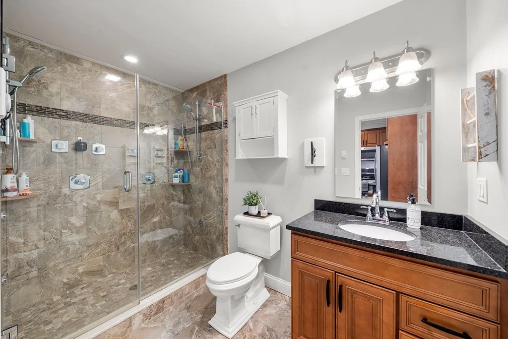 695 E 8th St, South Boston