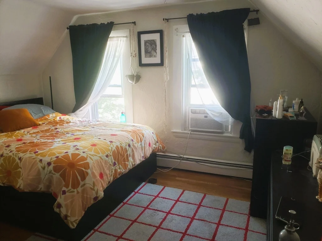 478 Medford St, Somerville