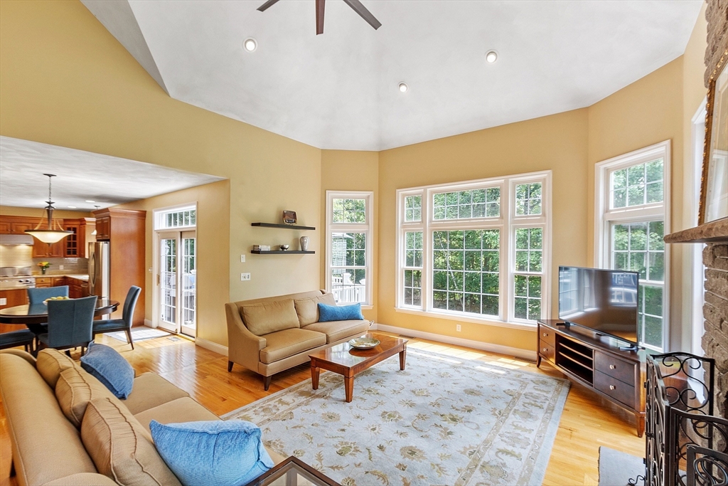 22 Periwinkle Way, North Andover