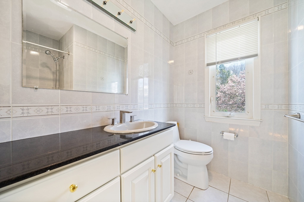 28 Mansfield Rd, Wellesley