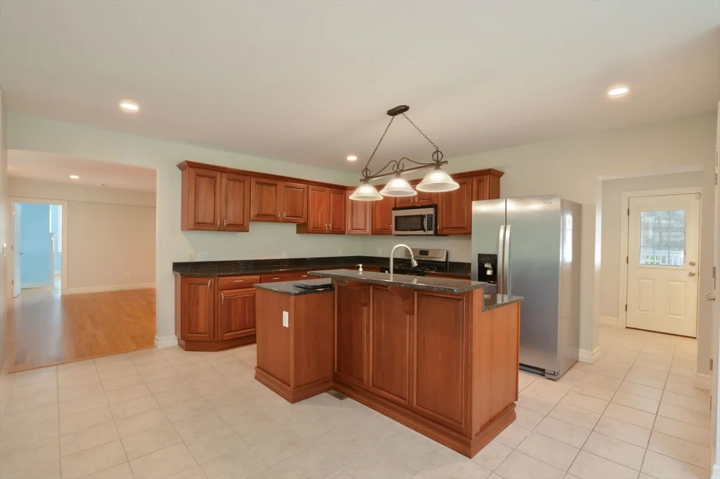 66 Tucker Ln, Dartmouth