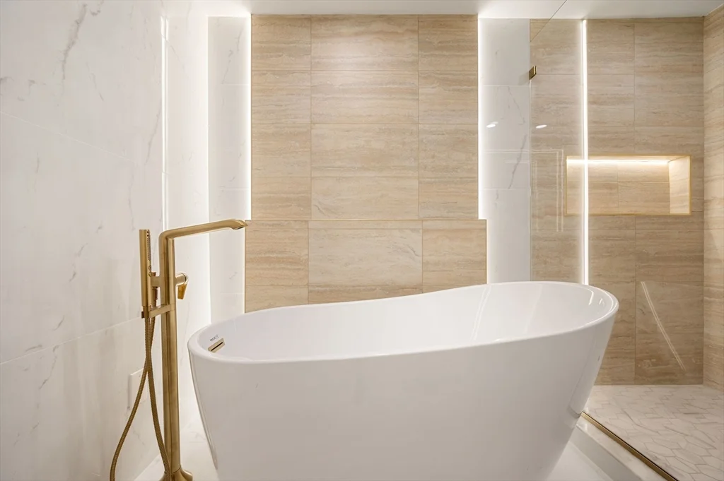 75-83 Cambridge Pkwa, Cambridgeport