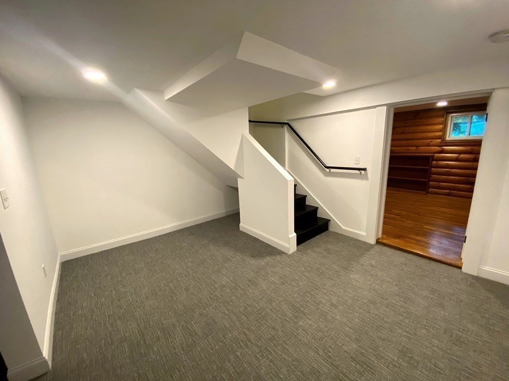 6 Surrey Rd, Newtonville