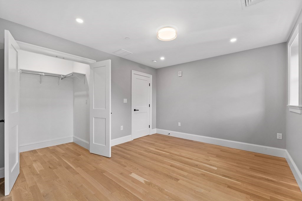 903 Beacon St, Back Bay