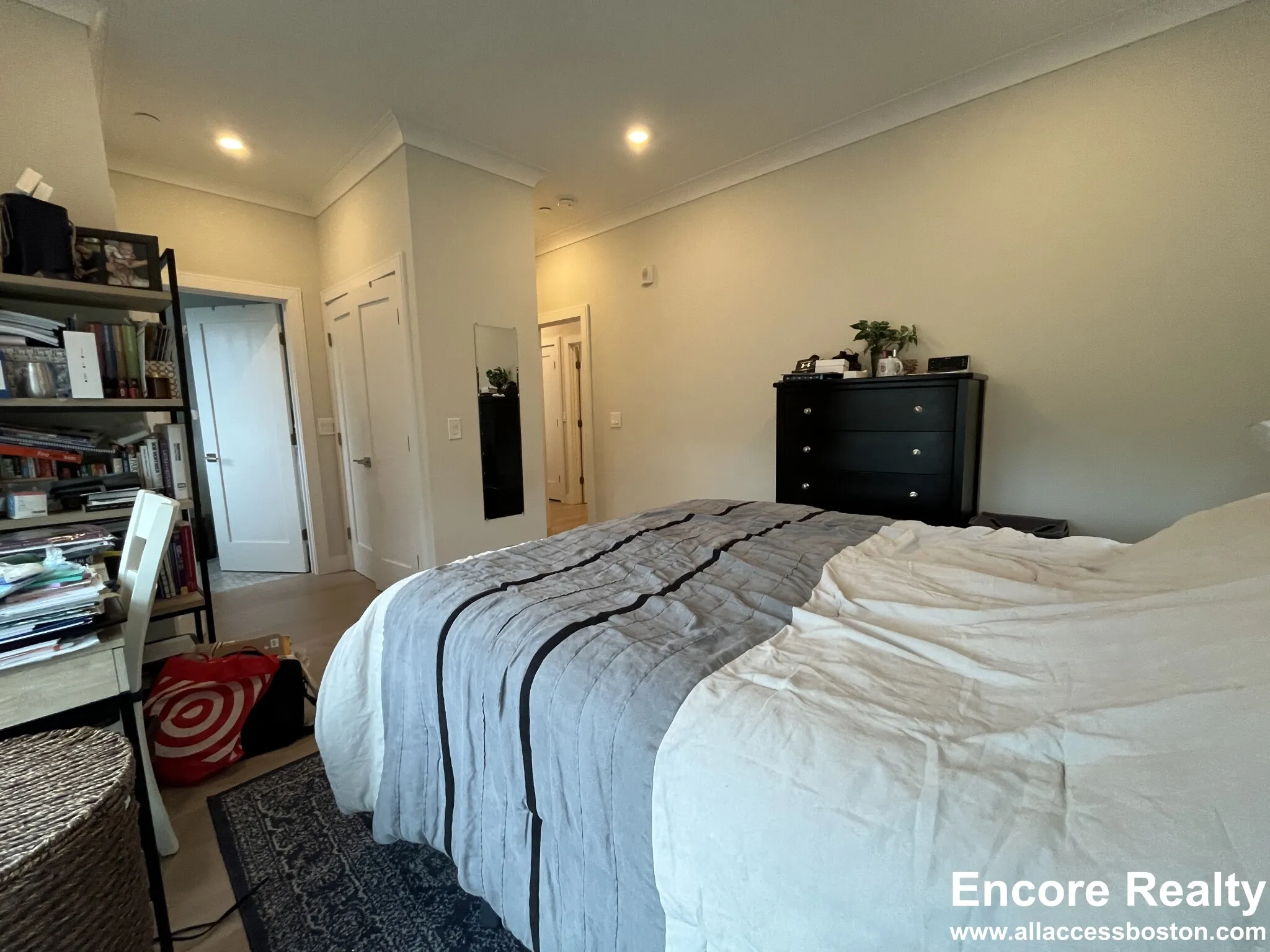 32 Cummins Highway, Roslindale