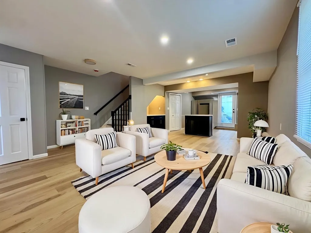 91 Bolton St, South Boston