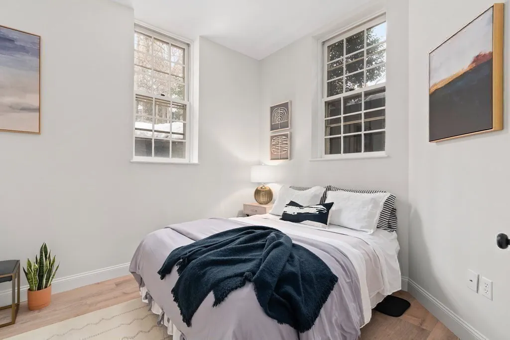 65 Glen Rd, Brookline Village