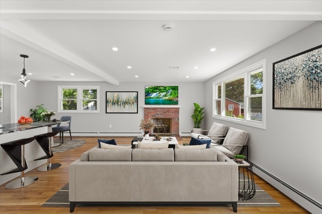 19 Coach Ln, Norwood