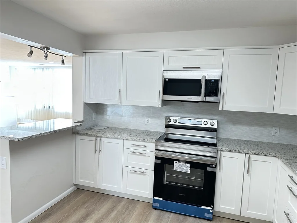 1004 Paradise Rd, Swampscott