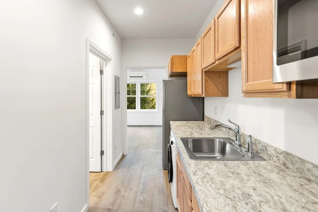 50 R Maplewood Ave, Gloucester