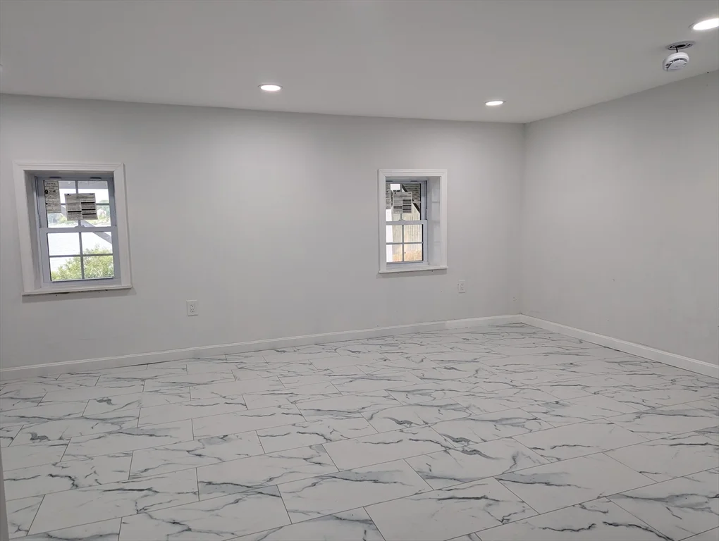 144 Lake Shore Dr, Weymouth