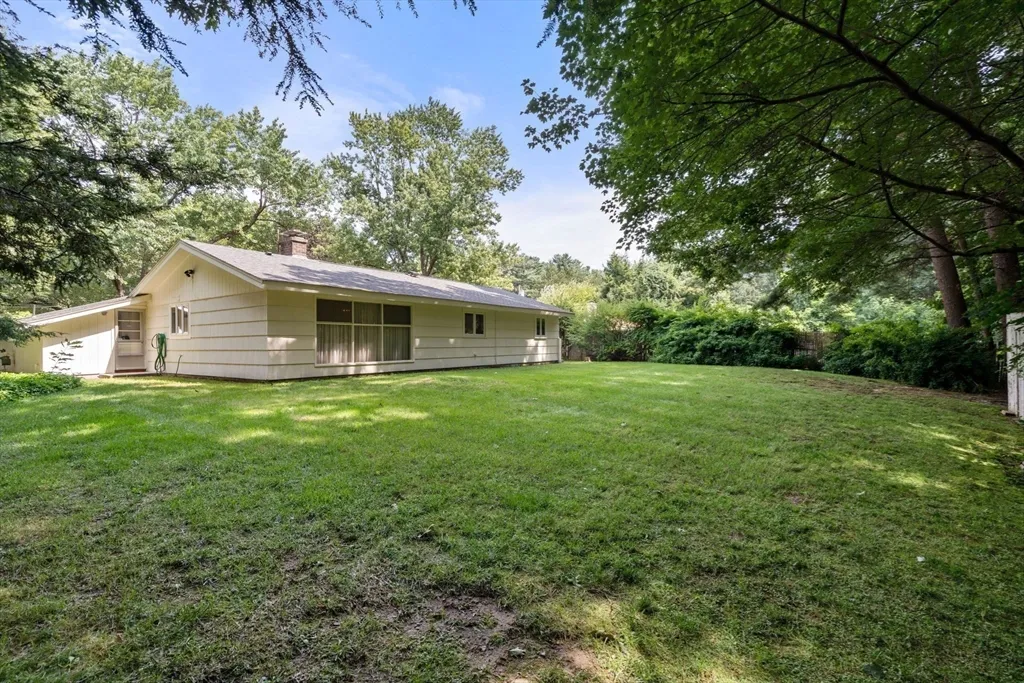 14 Corrine Dr, Framingham