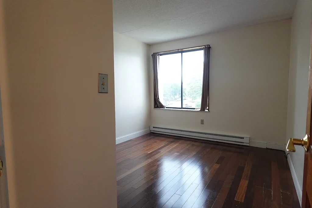 37 Skyline Dr, Braintree
