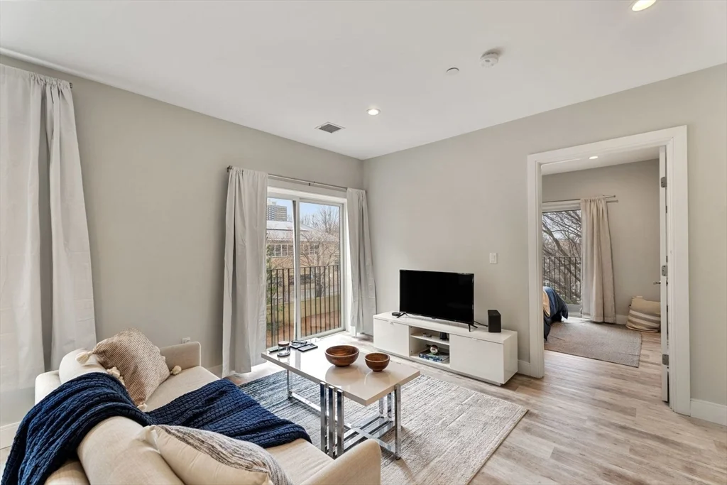 1457 Tremont St, Mission Hill