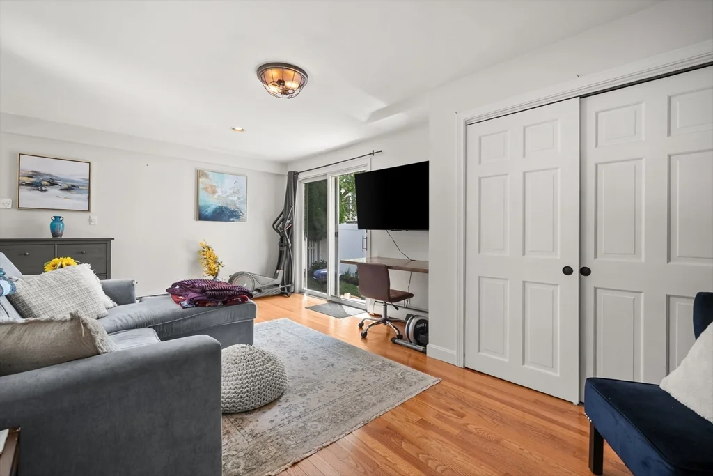 196 Waverley Rd, North Andover