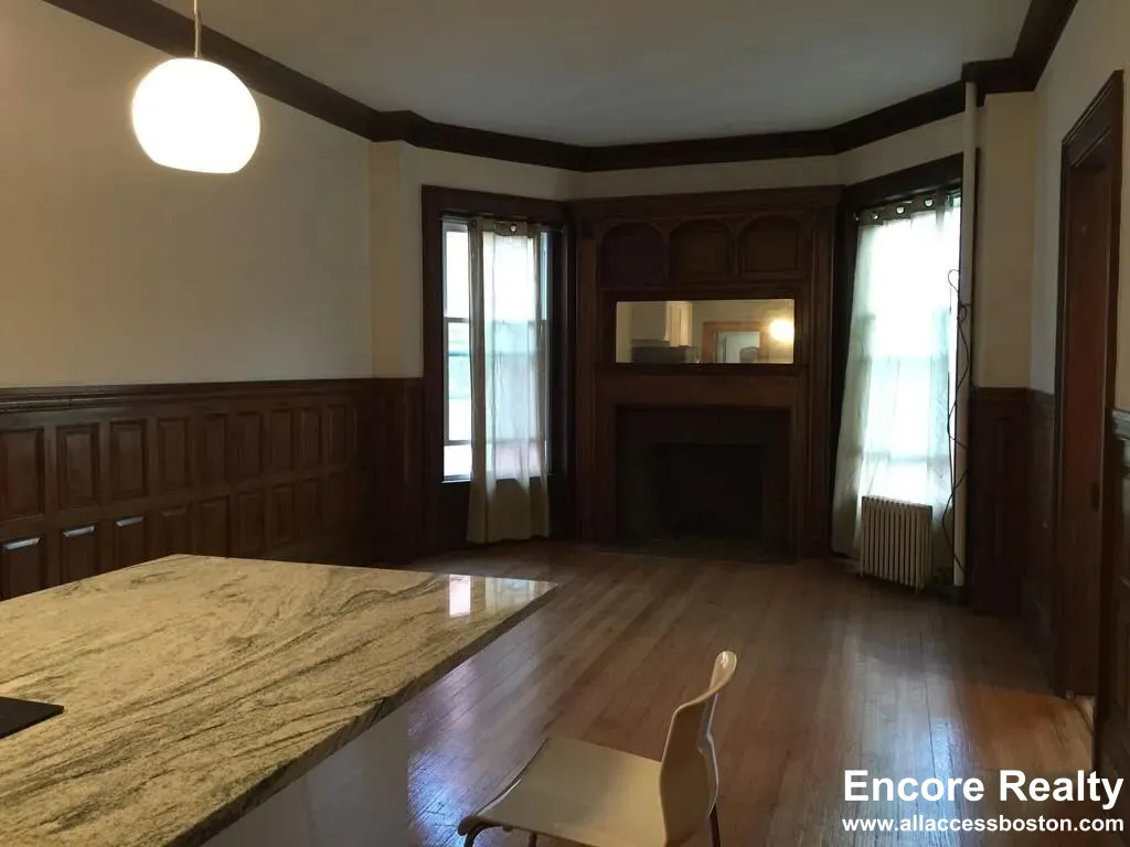 849 Beacon St, Fenway