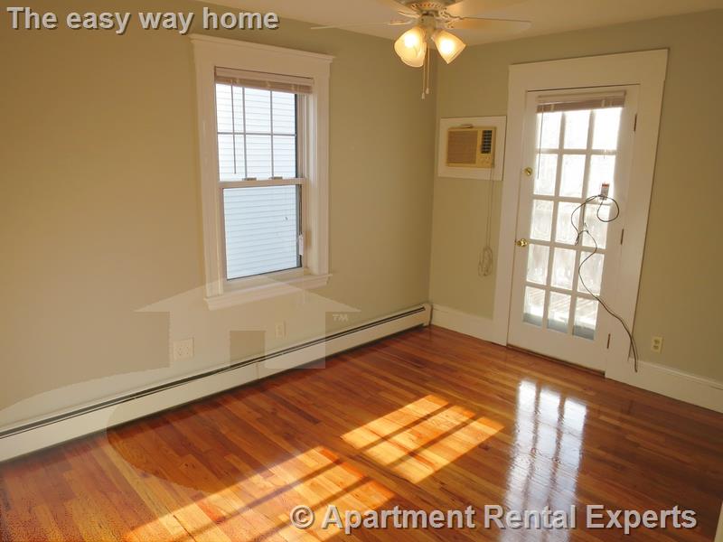 38 Sterling St, Tufts