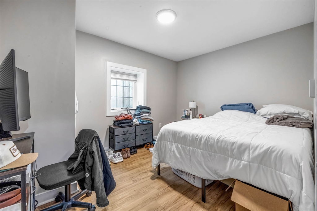 8 W Bellflower St, Dorchester