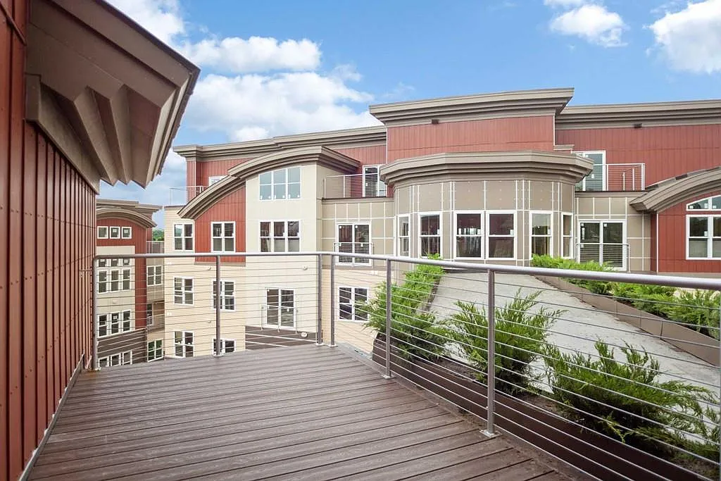 60 Howard St, Watertown