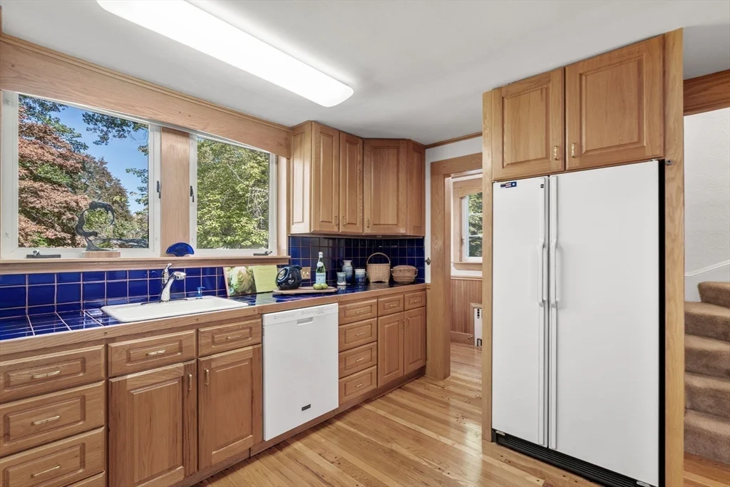 58 Country Club Rd, Newton