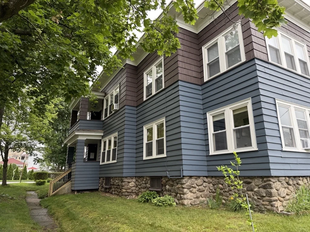 1 Samoset Rd, Worcester