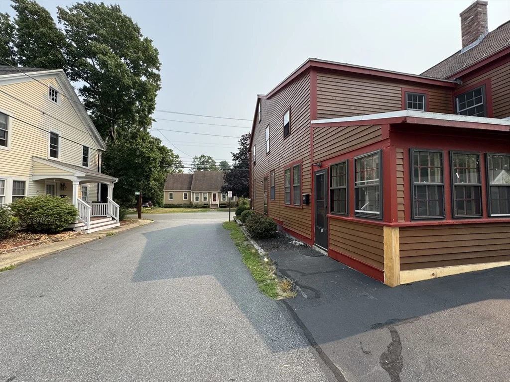 1 Cammetts Ct, Amesbury