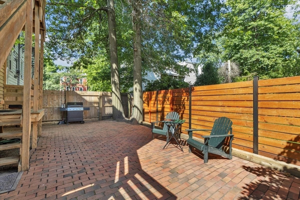 325 Western Ave, Riverside