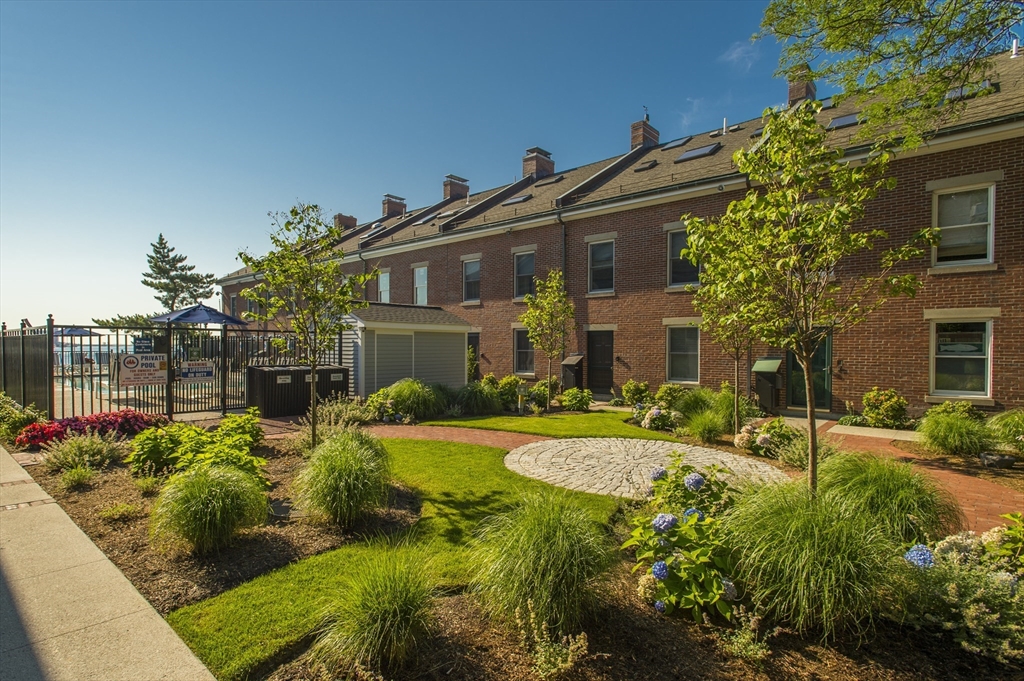 343 Commercial St, Waterfront