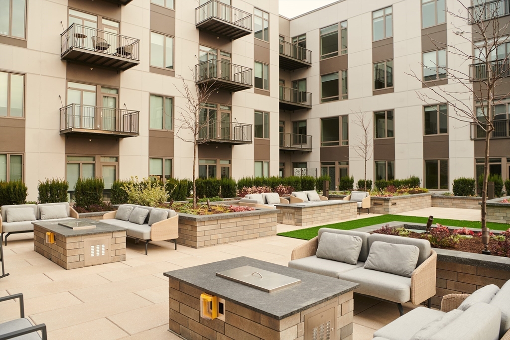 20 4th Ave, Burlington