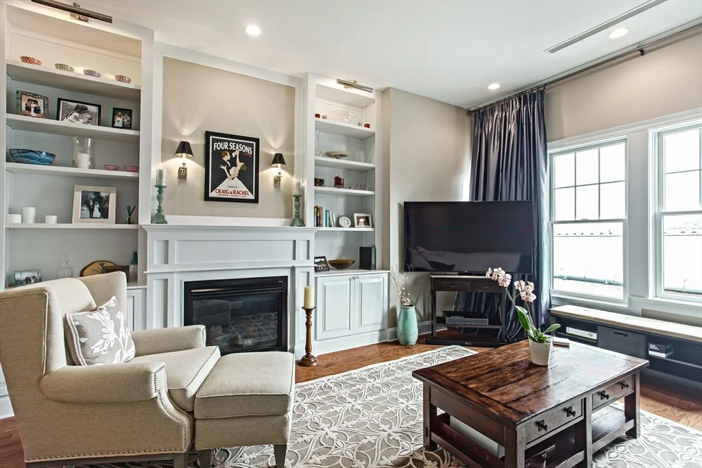 655 E 2nd St, South Boston