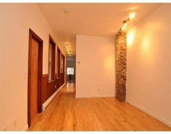 33 Charter St, North End