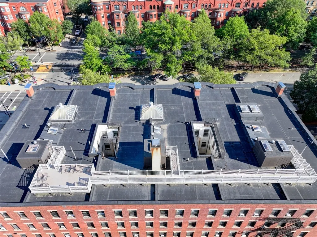 1064 Beacon St, Longwood