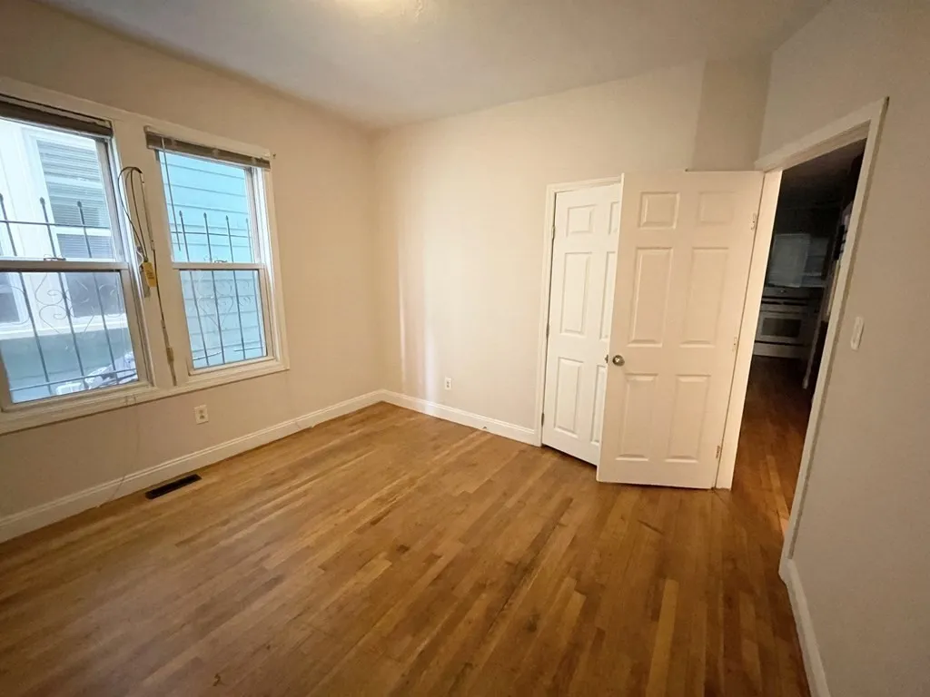 733 Parker St, Mission Hill