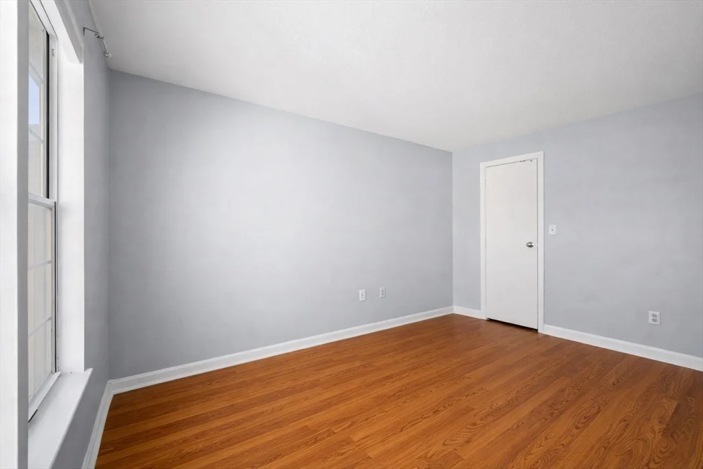 5 Thoreau Ct, Natick