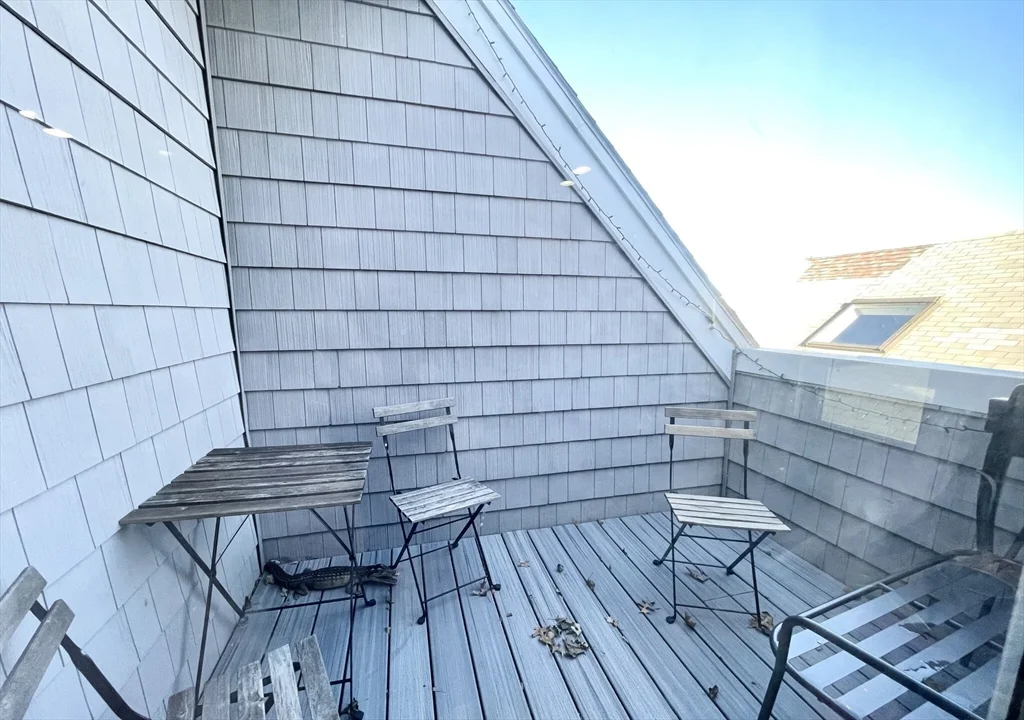 23 Iroquois, Mission Hill