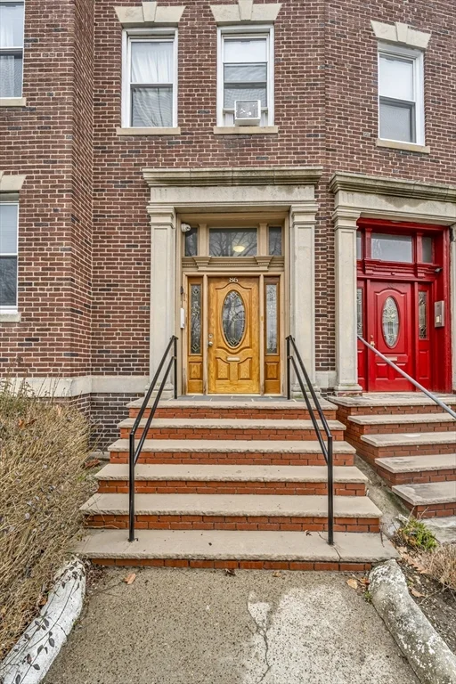 86 Winthrop St, Roxbury
