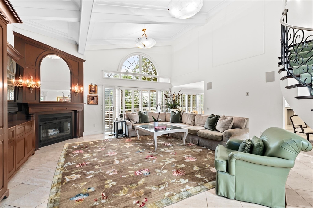 25 Laurus Ln, Newton