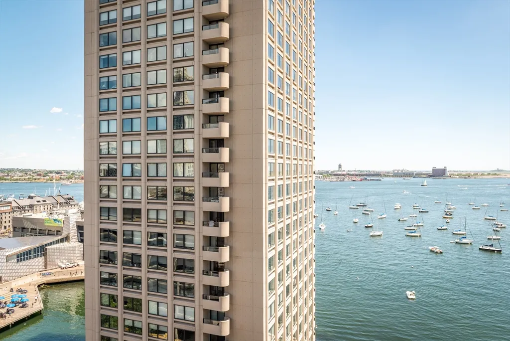 85 E India Row, Waterfront