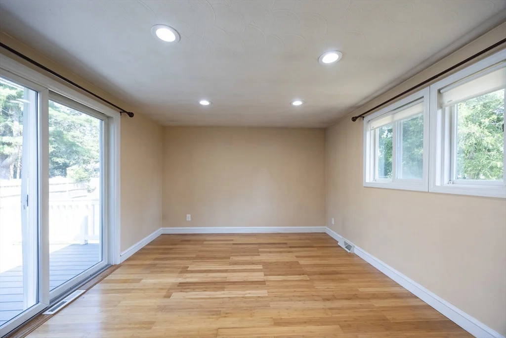 22 Suffolk Rd, Sharon