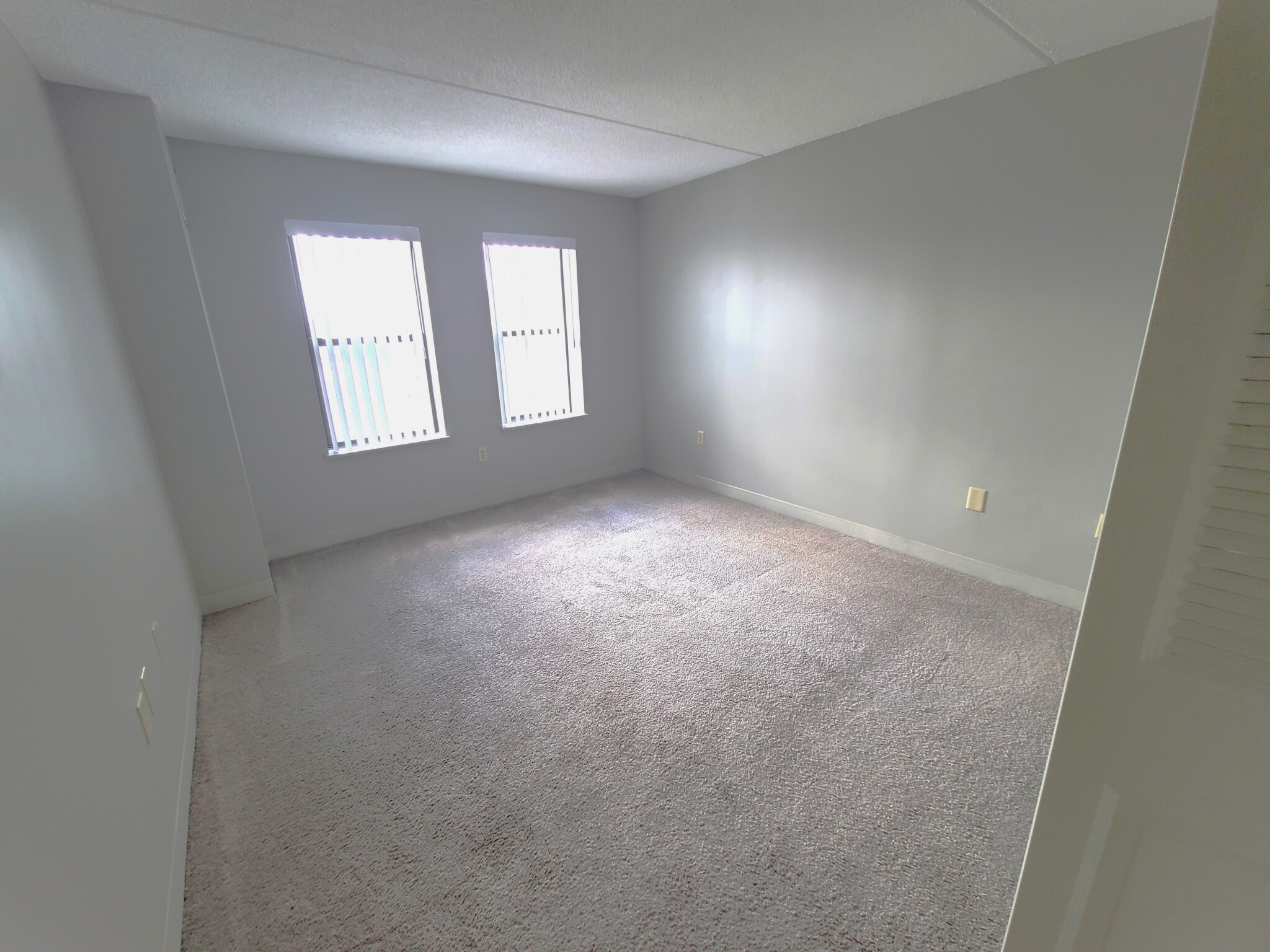 25 South Point Dr, Dorchester