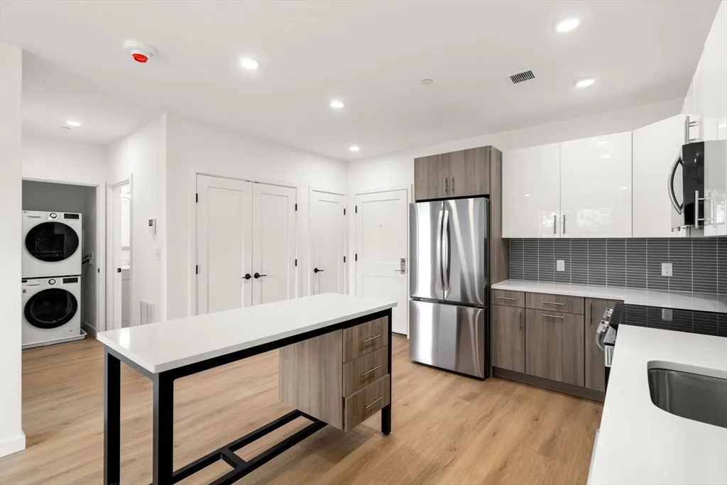 40 Centre St, North Brookline