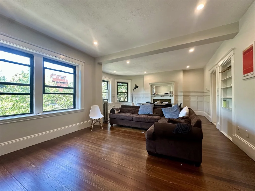 1855 Beacon St, Aspinwall Hill