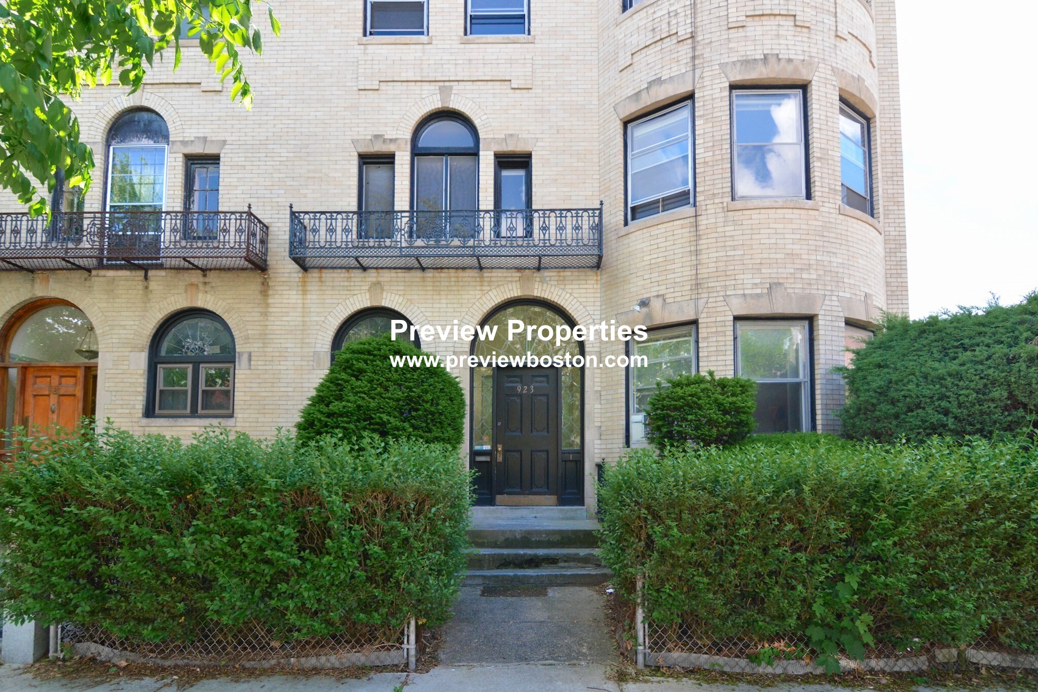 923 Beacon St, Fenway