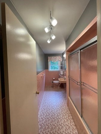 17 Ridley Rd, Dedham