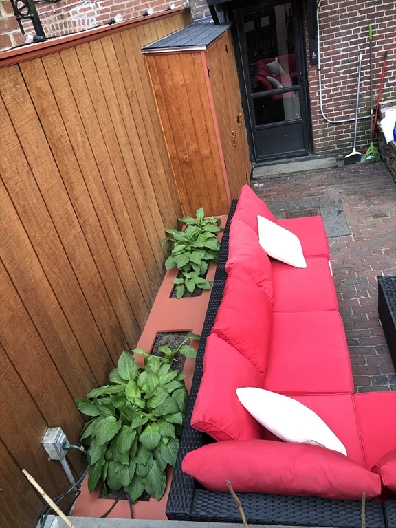 351 Marlborough St, Back Bay