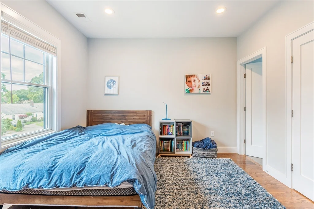 19 Shute Path, Newton Center