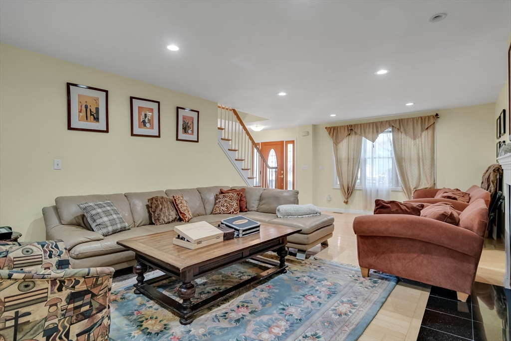 829 Chestnut St, Waban