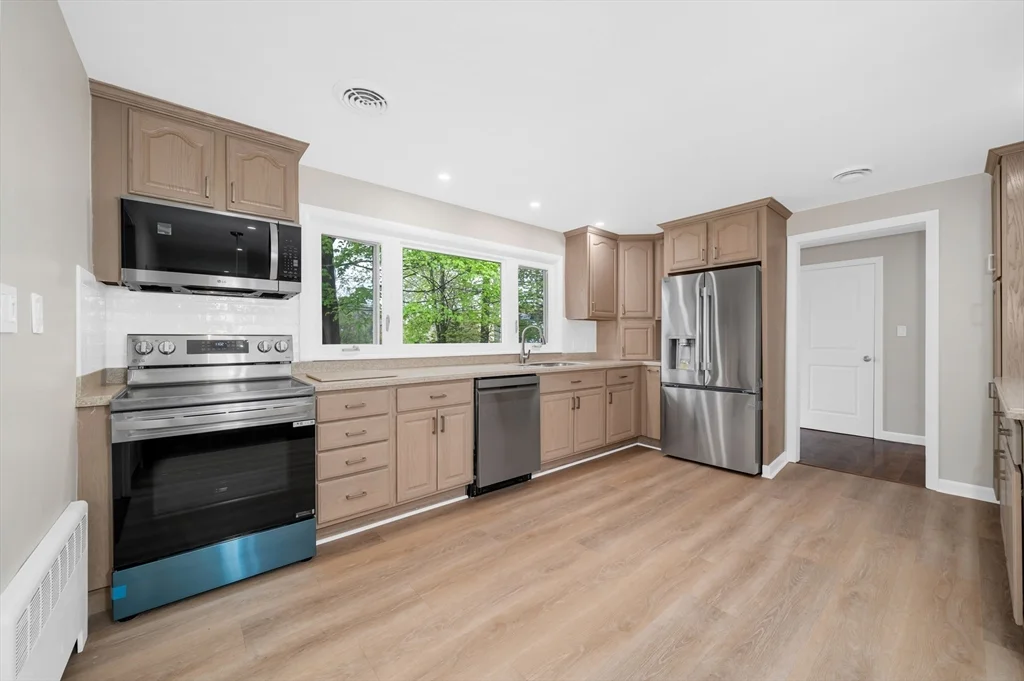 35 Peters St, North Andover